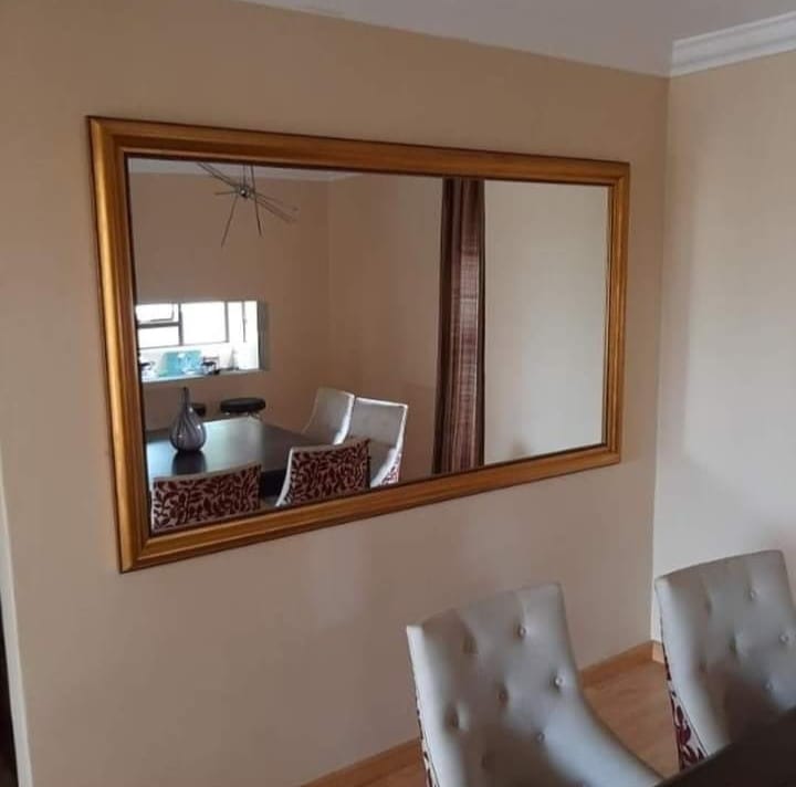 The Art of Mirror Placement: How to Style Any Room with a Statement Mirror